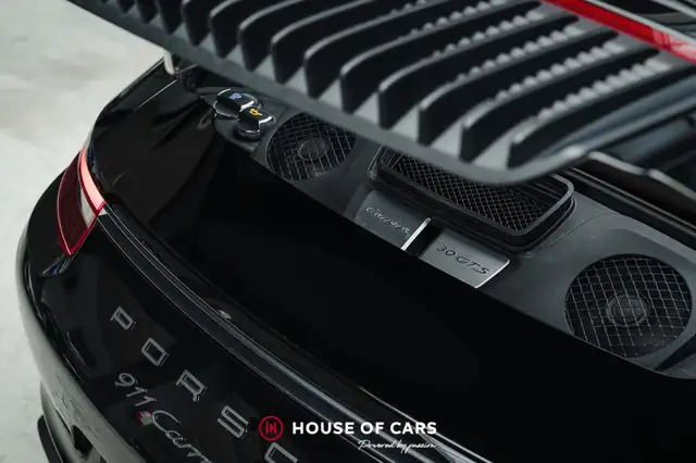 Porsche 911 view 13