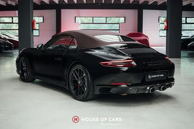 Porsche 911 view 9