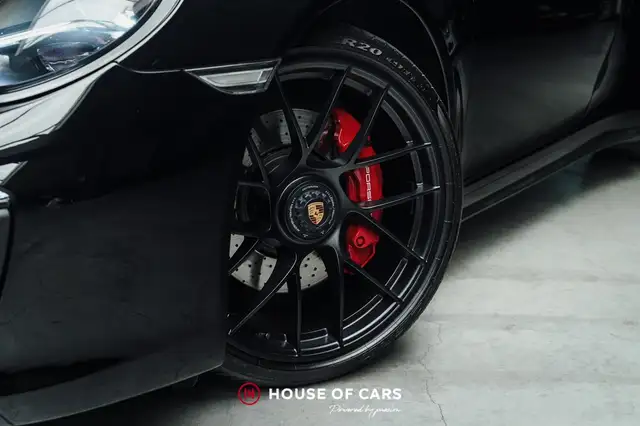 Porsche 911 view 11