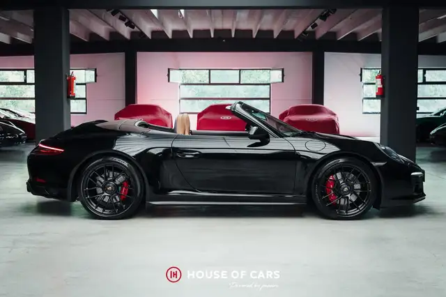 Porsche 911 view 5