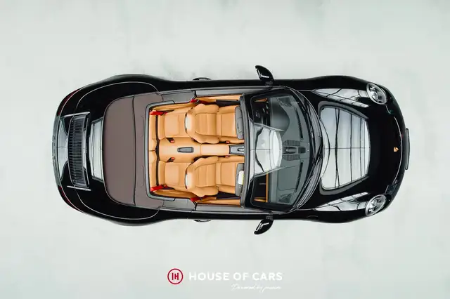 Porsche 911 view 6