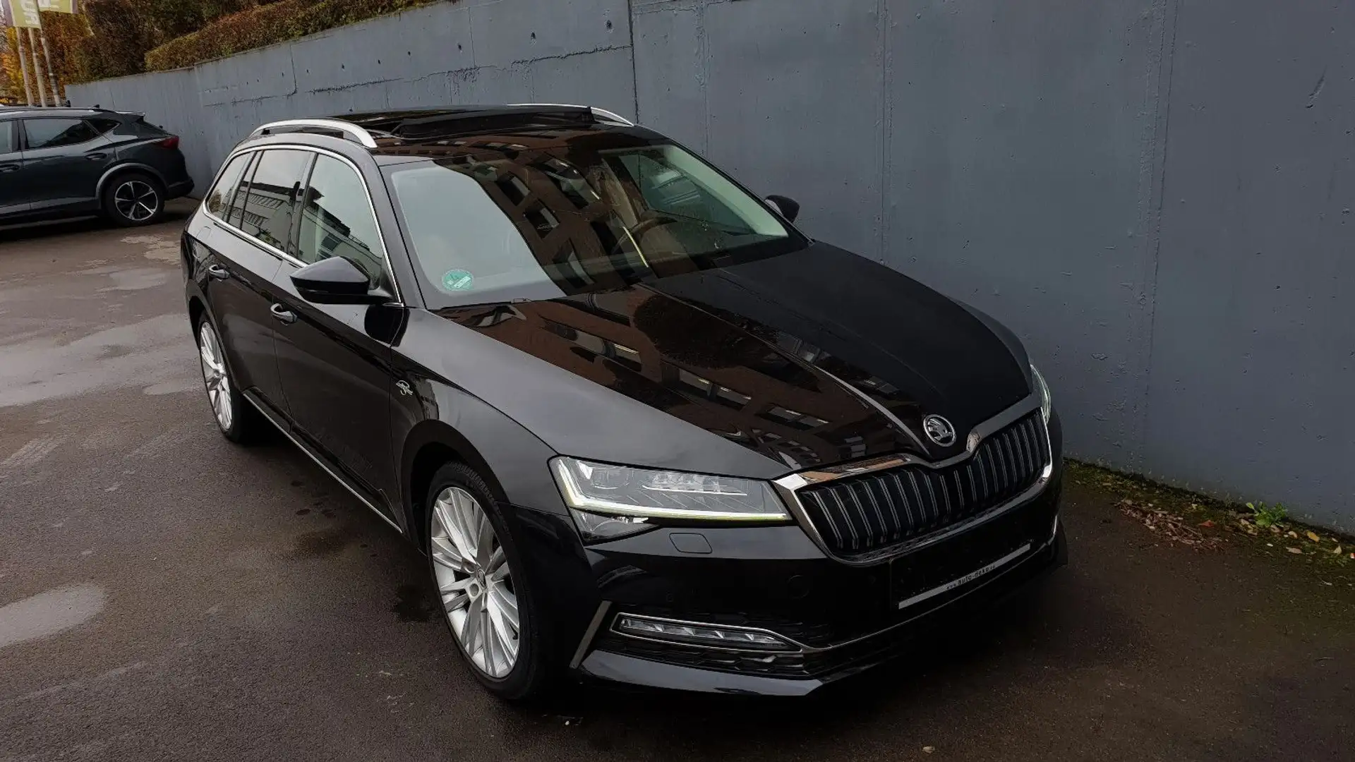 Skoda Superb 1.4 TSI iV DSG L & K Pano/Virtual/ACC/19 Schwarz - 2