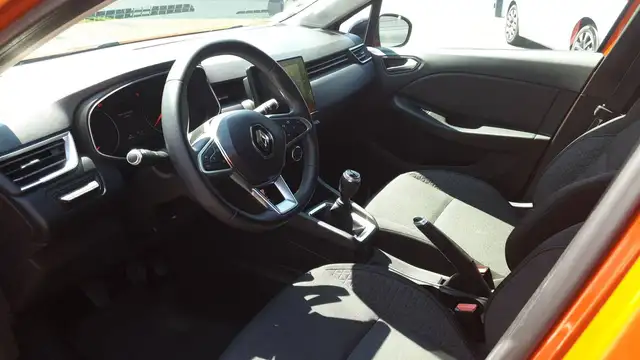 Renault Clio view 8