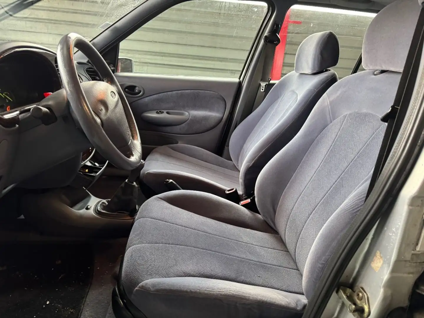 Ford Fiesta Ghia essence Grau - 2