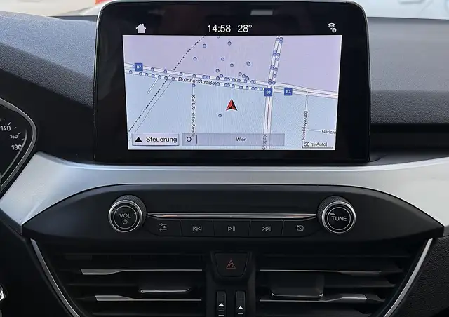 Ford Focus view 15