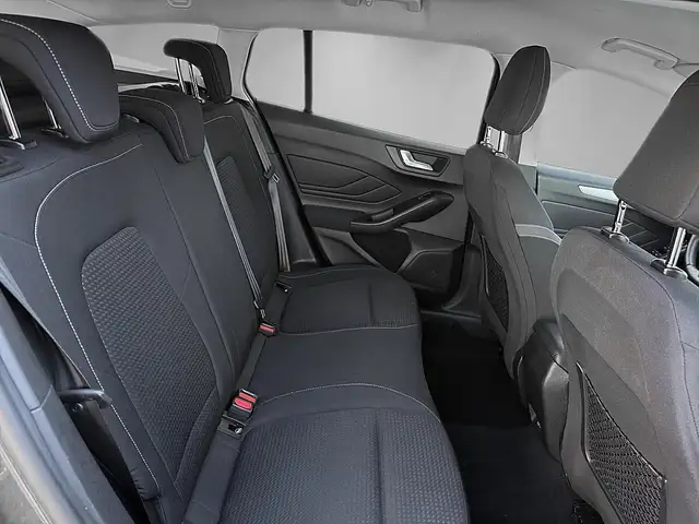 Ford Focus view 12