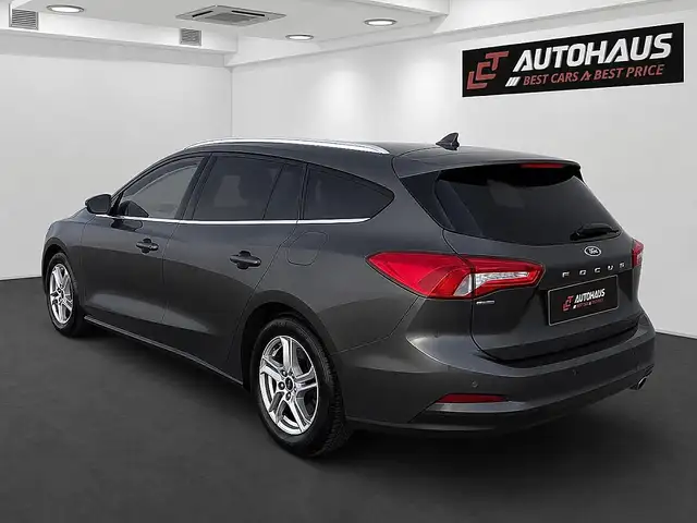 Ford Focus view 3
