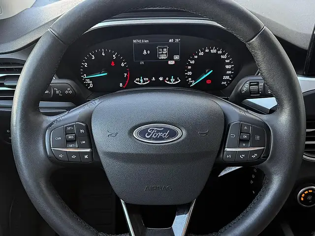 Ford Focus view 11