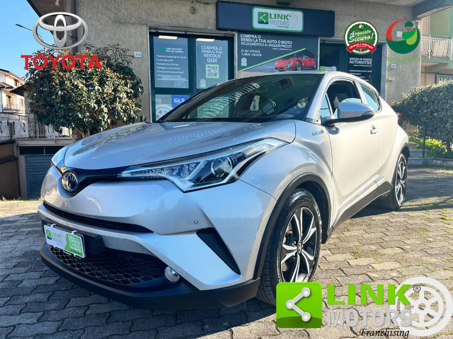 Toyota C-HR 1.8 Hybrid E-CVT Lounge Grijs - 1