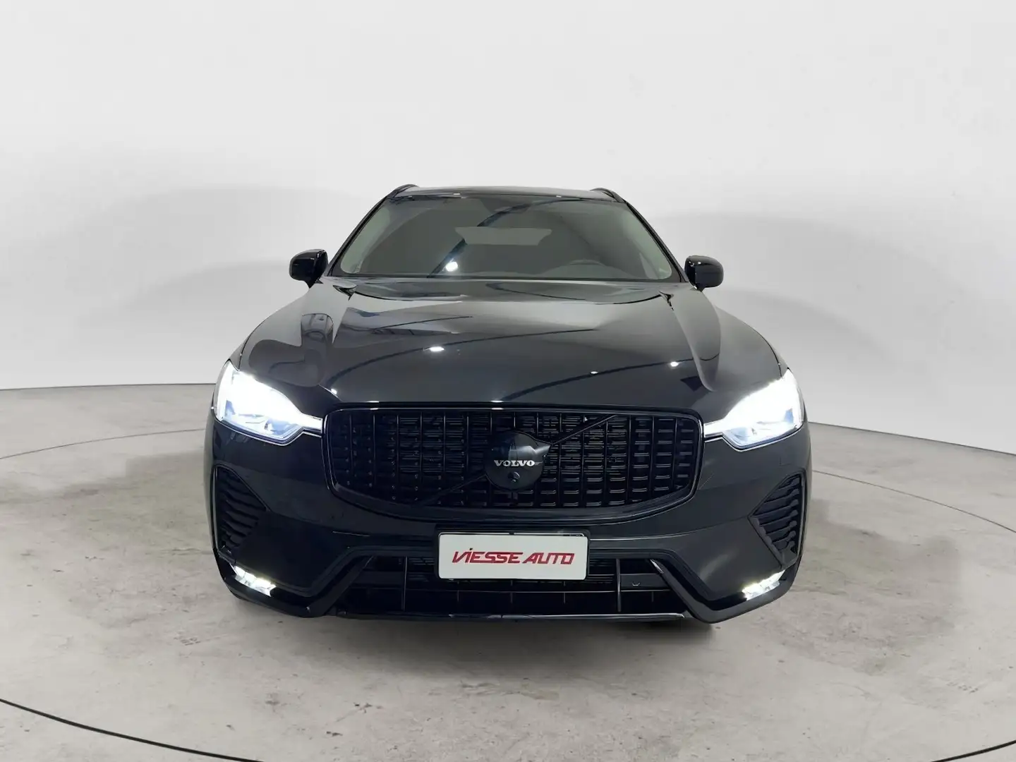 Volvo XC60 XC60 2.0 b4 Plus Dark auto Nero - 2