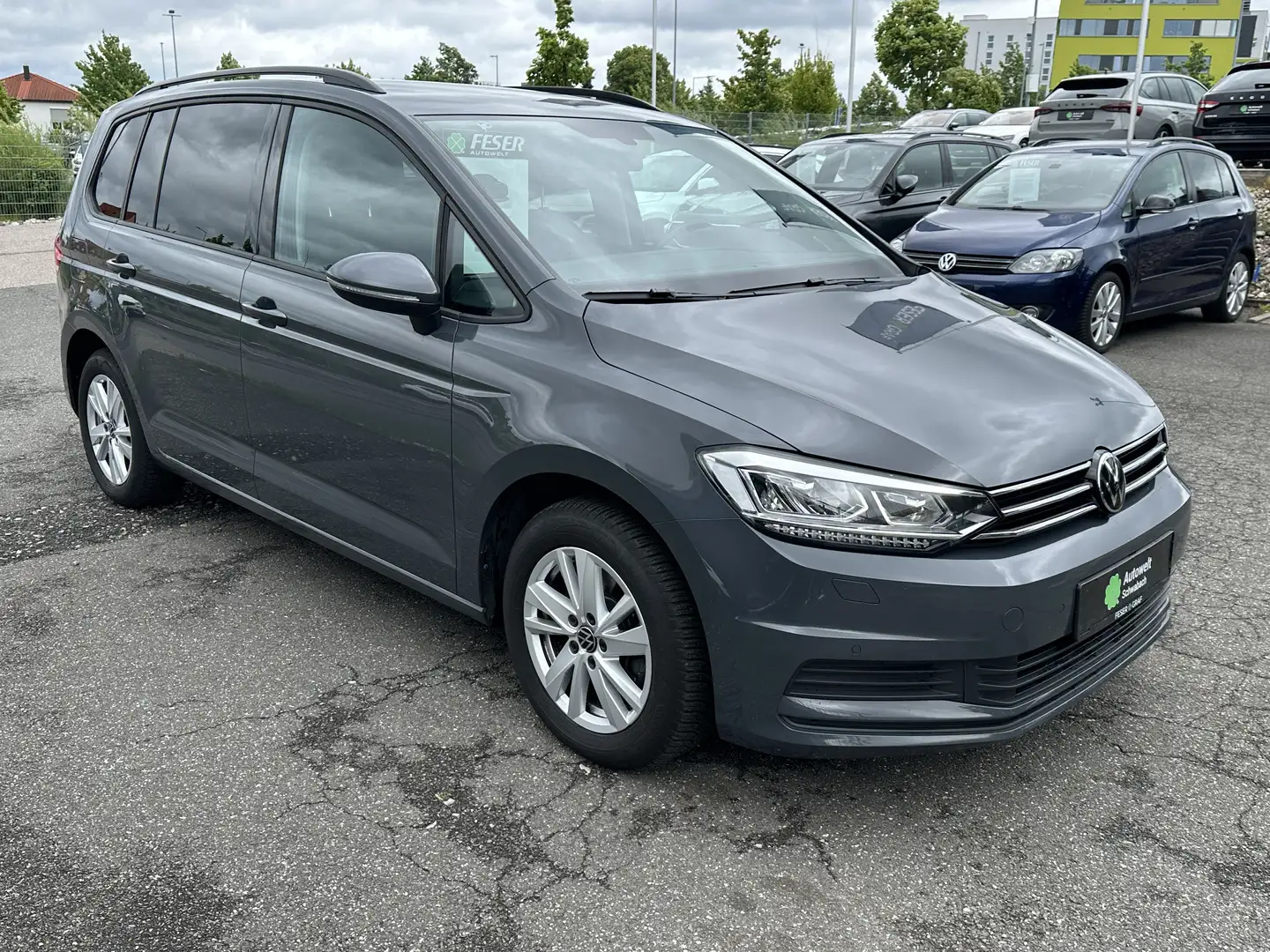 Volkswagen Touran Comfortline 2.0 TDI LED AHK NAVI ACC SHZ Gris - 2