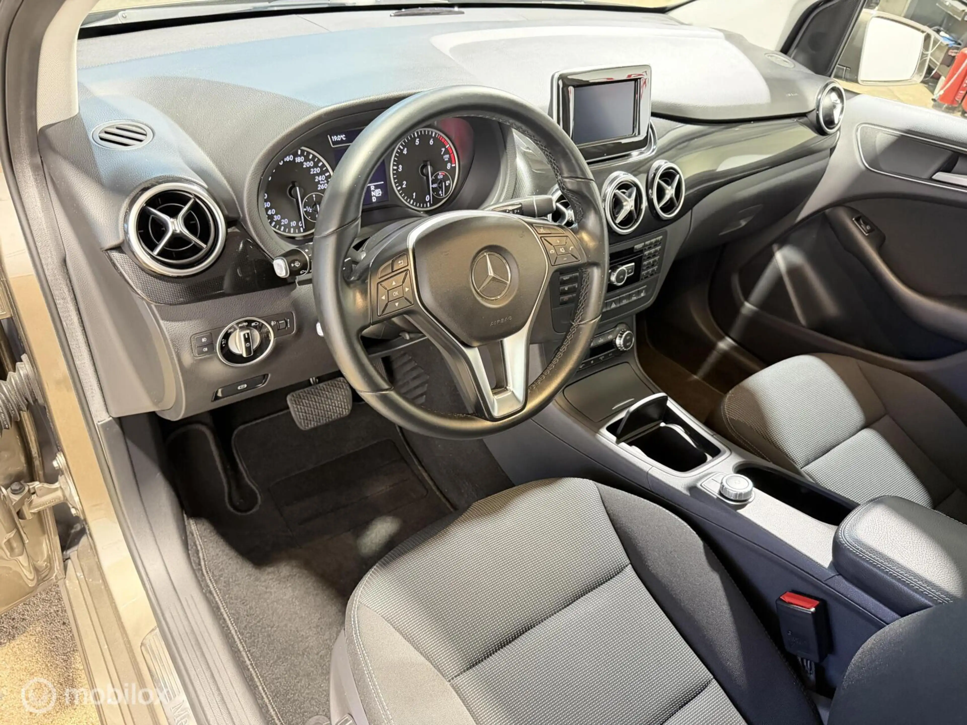Mercedes-Benz B 180 Ambition AUT/CLIMA/CRUISE/CAMERA/1eEIG — photo 4