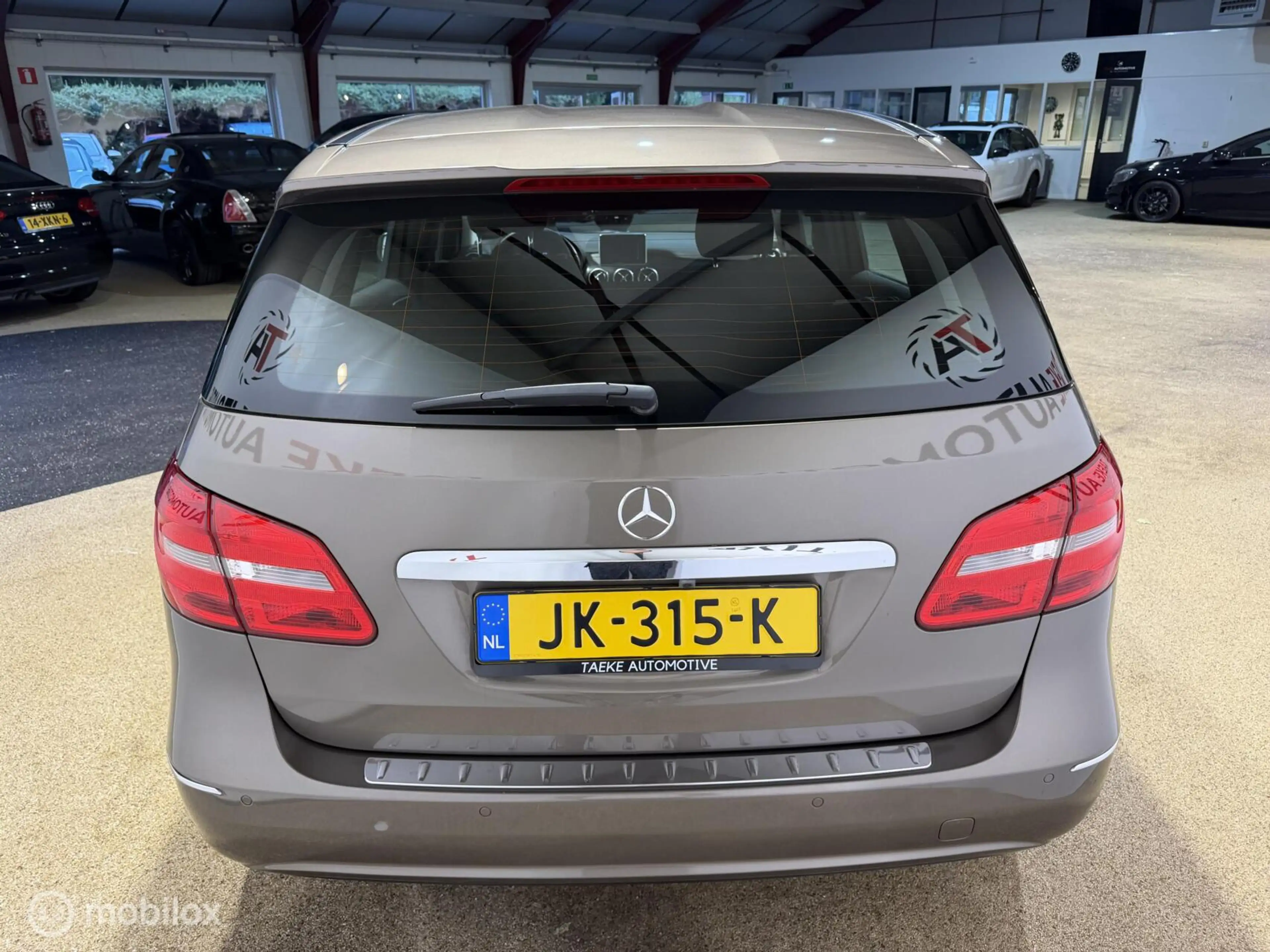 Mercedes-Benz B 180 Ambition AUT/CLIMA/CRUISE/CAMERA/1eEIG — photo 13