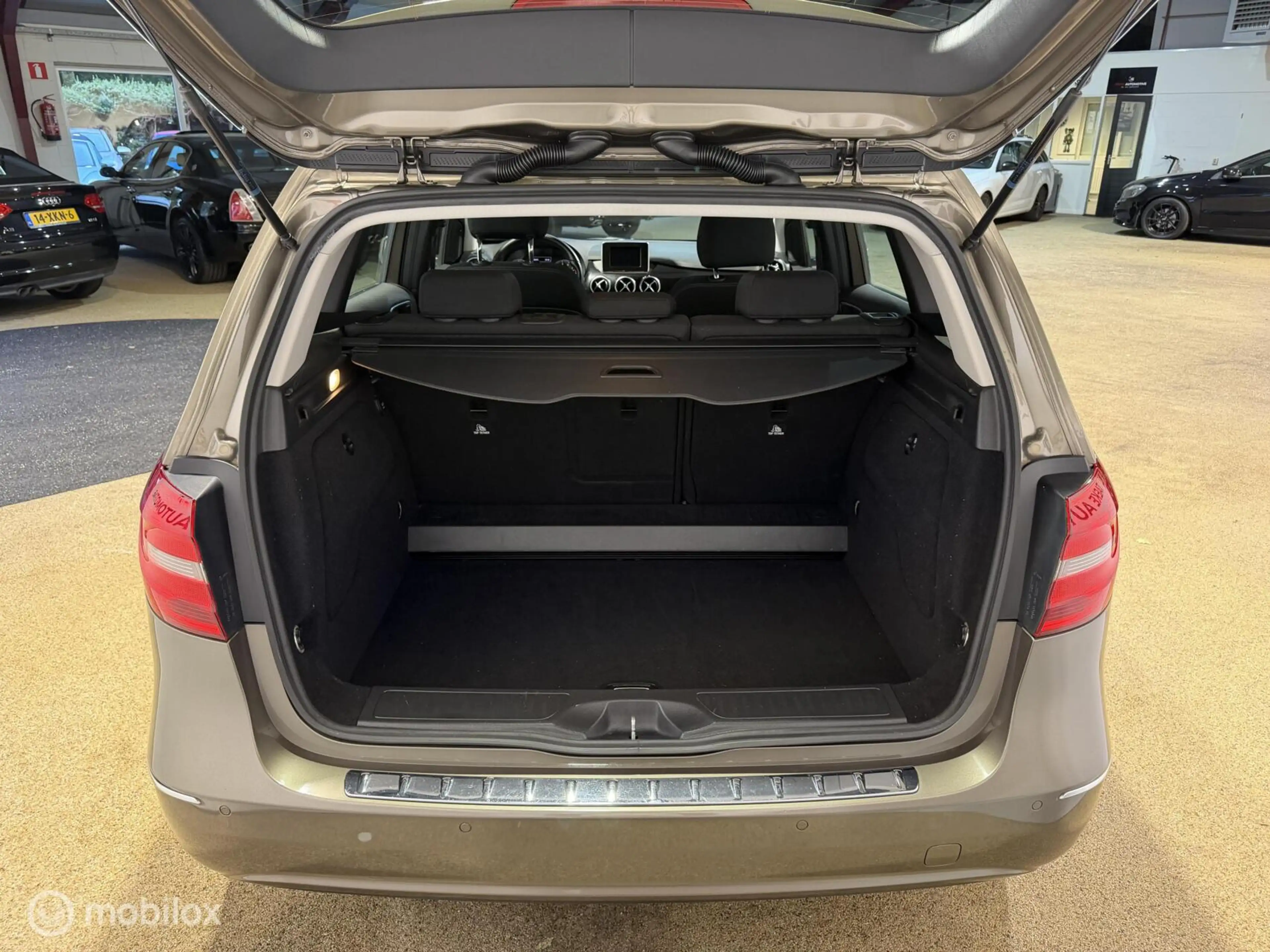 Mercedes-Benz B 180 Ambition AUT/CLIMA/CRUISE/CAMERA/1eEIG — photo 14