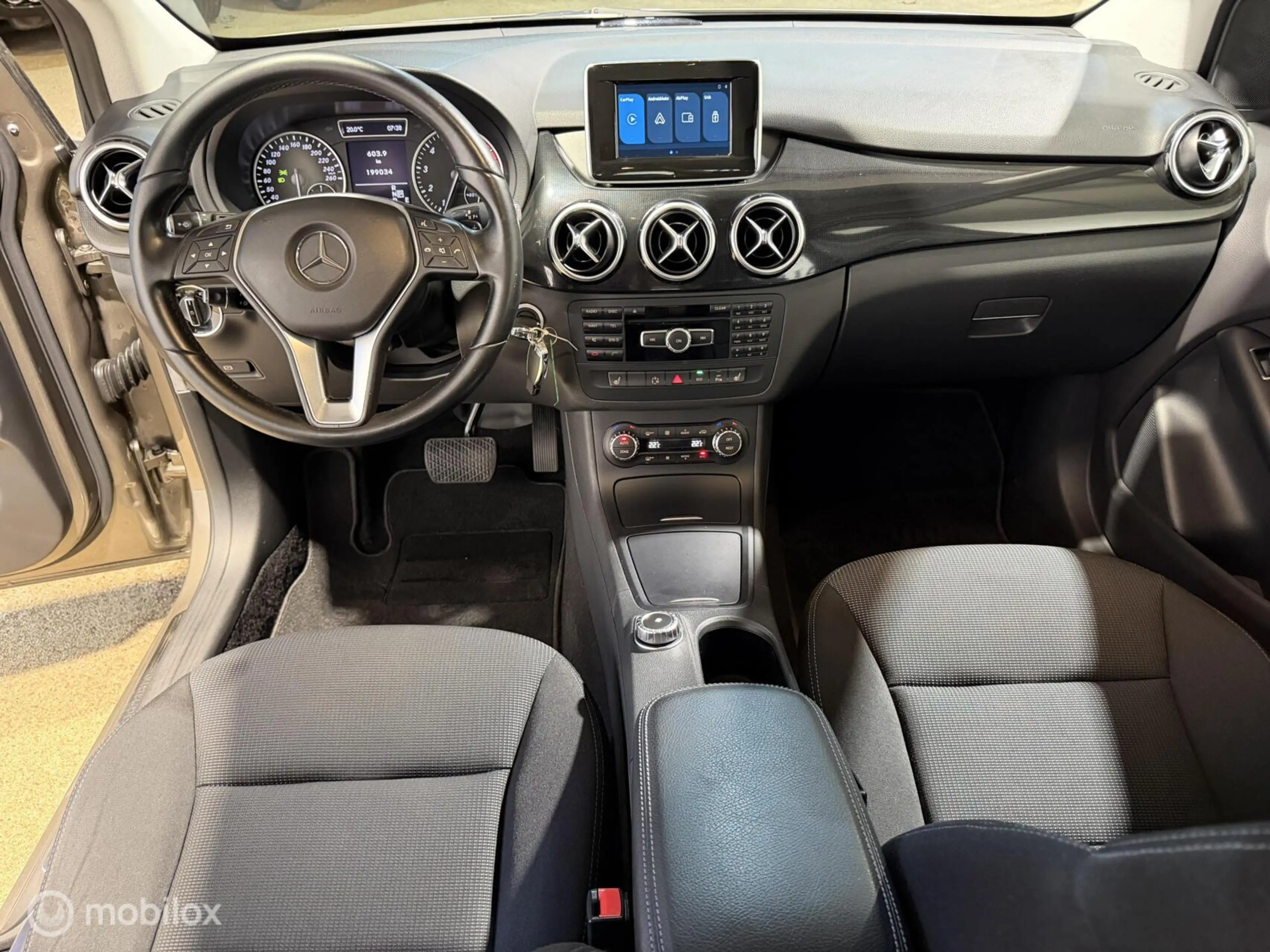 Mercedes-Benz B 180 Ambition AUT/CLIMA/CRUISE/CAMERA/1eEIG — photo 10