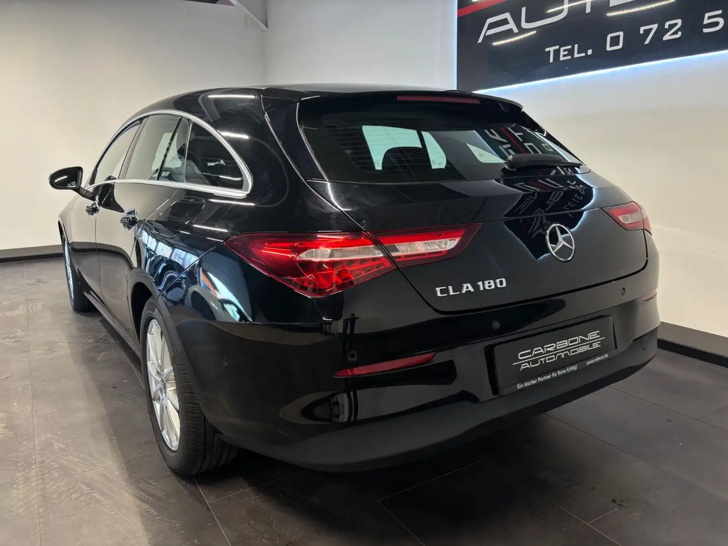 Mercedes-Benz CLA 180 Schwarz - 2