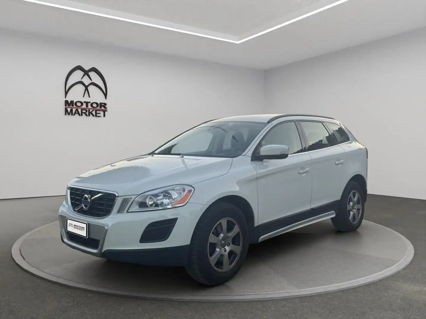 Volvo XC60 2.4 D4 (d3) Kinetic awd 163cv geartronic Weiß - 1