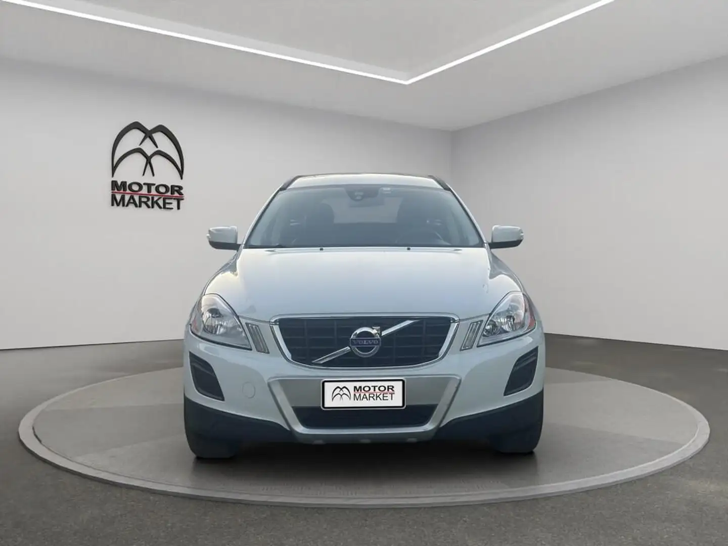 Volvo XC60 2.4 D4 (d3) Kinetic awd 163cv geartronic Weiß - 2