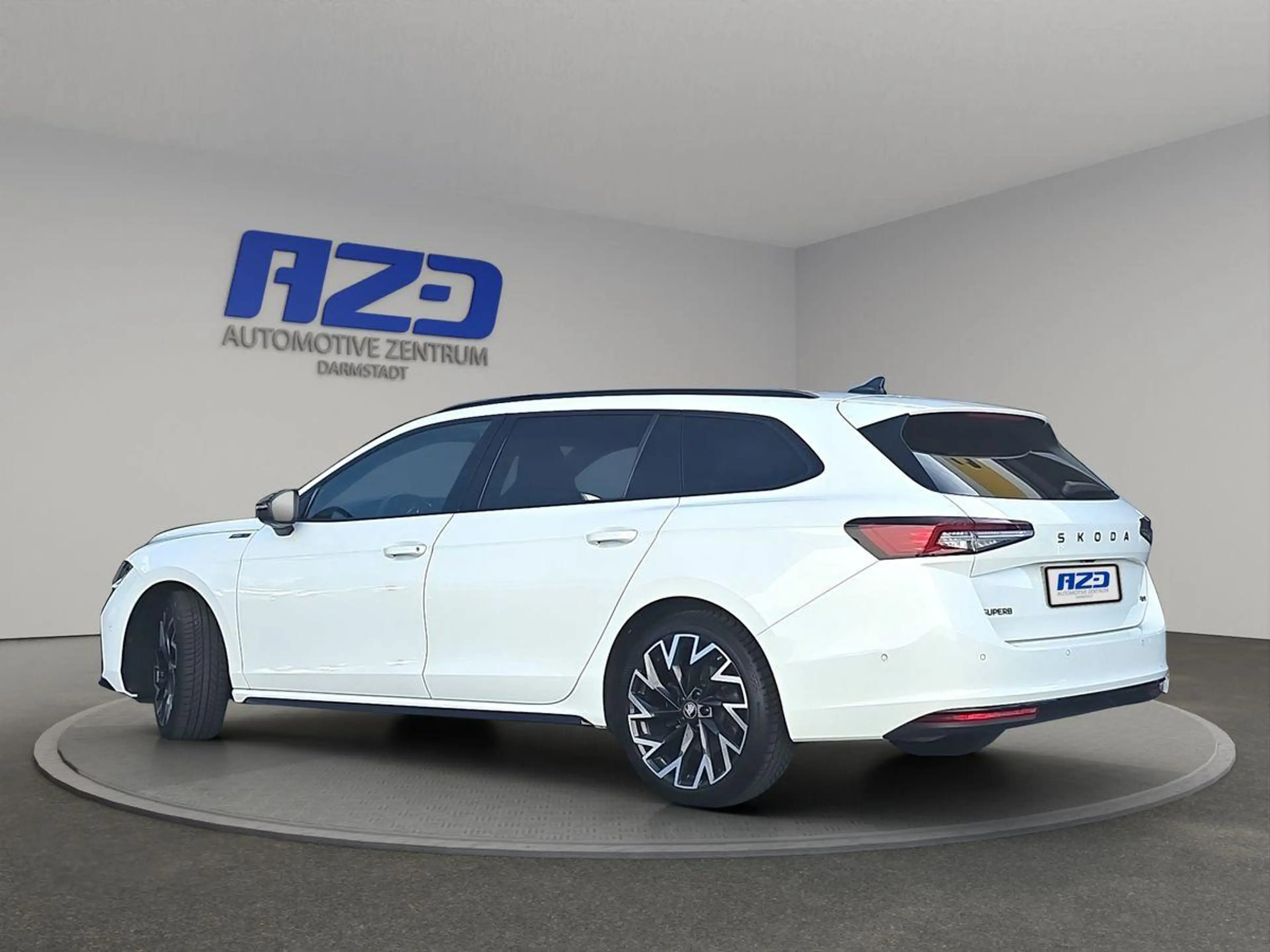 Skoda Superb TDI 4x4 Sportl PANO AHK SITZBLF STNDHZ 360° — photo 4
