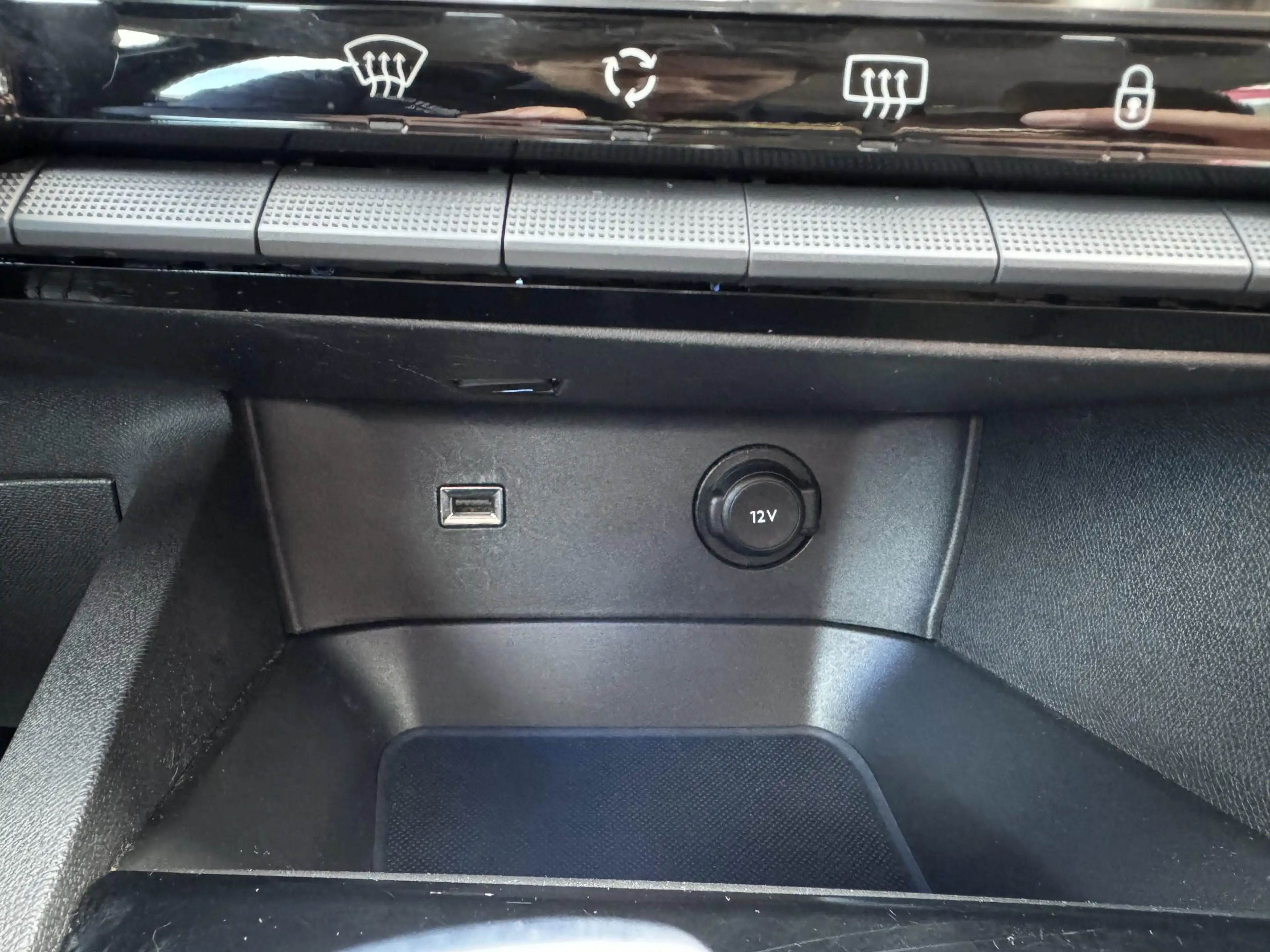 Peugeot 5008 1.2 Allure / Geen Import / 100% Onderhoud / 7 Pers — photo 35
