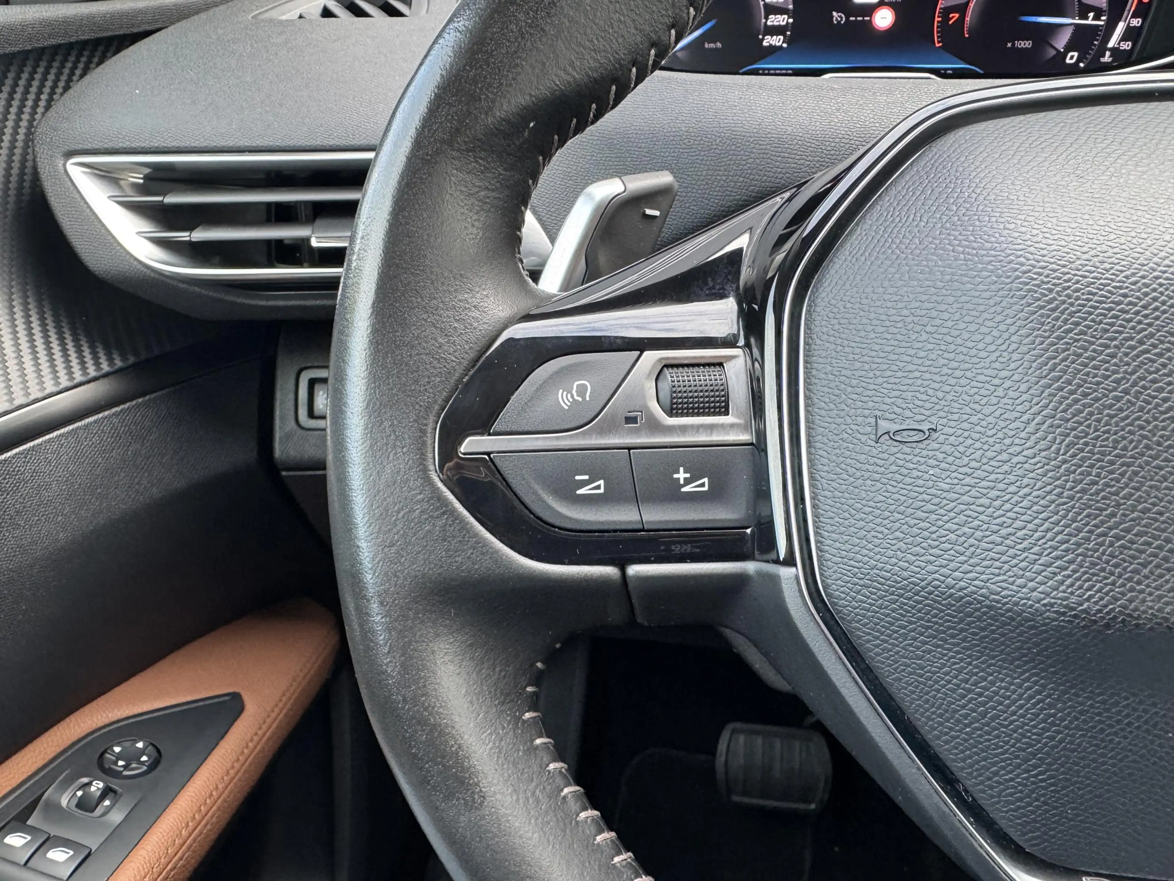 Peugeot 5008 1.2 Allure / Geen Import / 100% Onderhoud / 7 Pers — photo 28