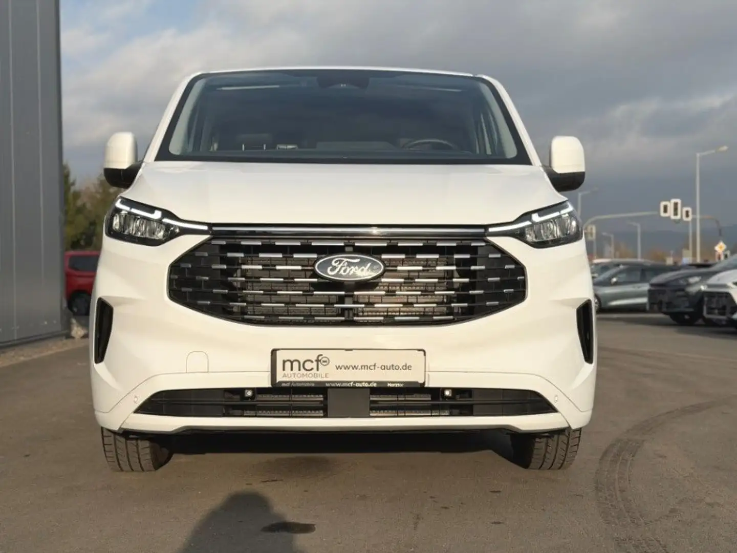 Ford Tourneo Custom L1 Titanium 9Sitzer *Leder*AHK* Weiß - 2