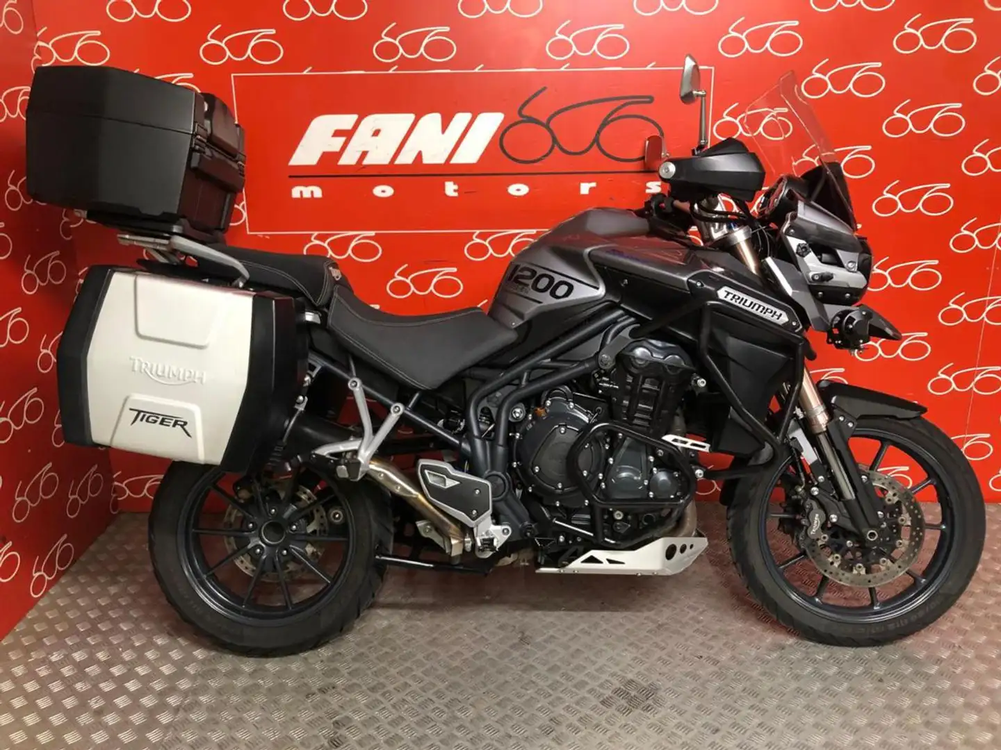 Triumph Tiger Explorer . Grijs - 1