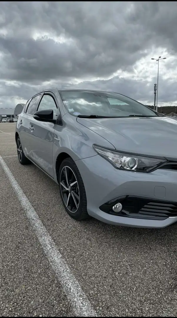Toyota Auris 1.8 hybride Gris - 1