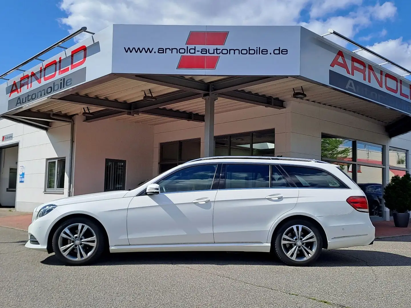 Mercedes-Benz E 220 AVANTGARDE White - 1