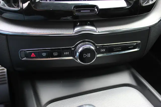 Volvo XC60 view 26