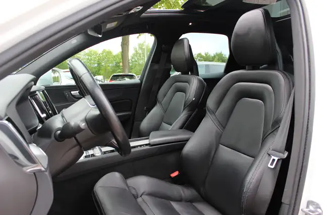 Volvo XC60 view 4