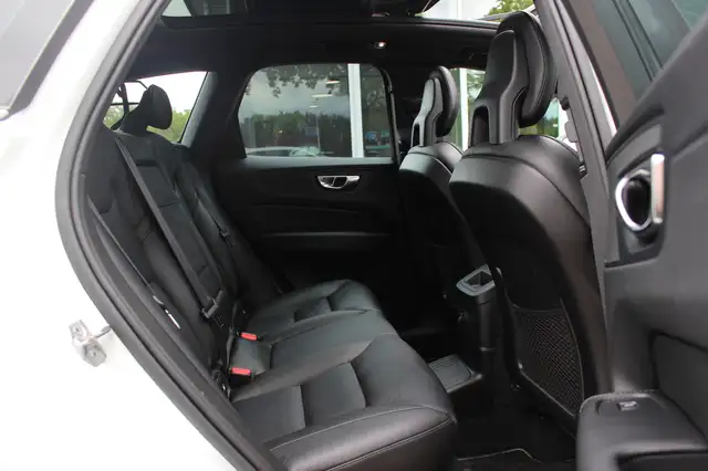 Volvo XC60 view 12