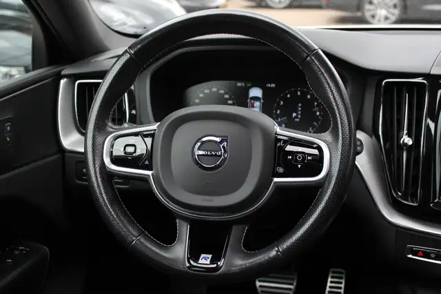 Volvo XC60 view 18