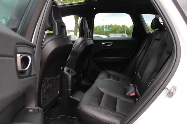 Volvo XC60 view 11