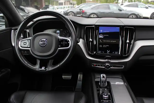 Volvo XC60 view 9