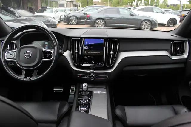 Volvo XC60 view 2