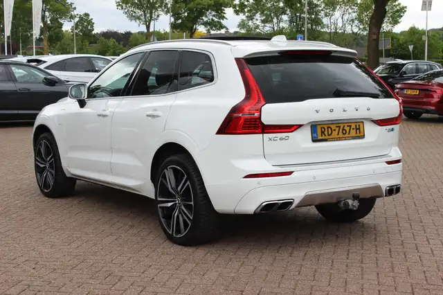 Volvo XC60 view 3