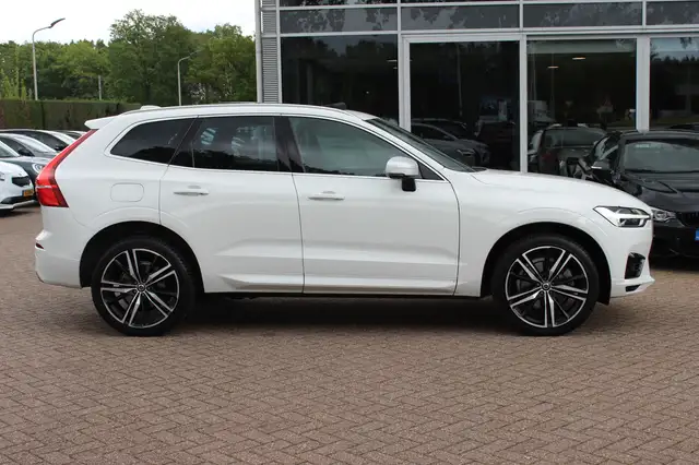 Volvo XC60 view 5