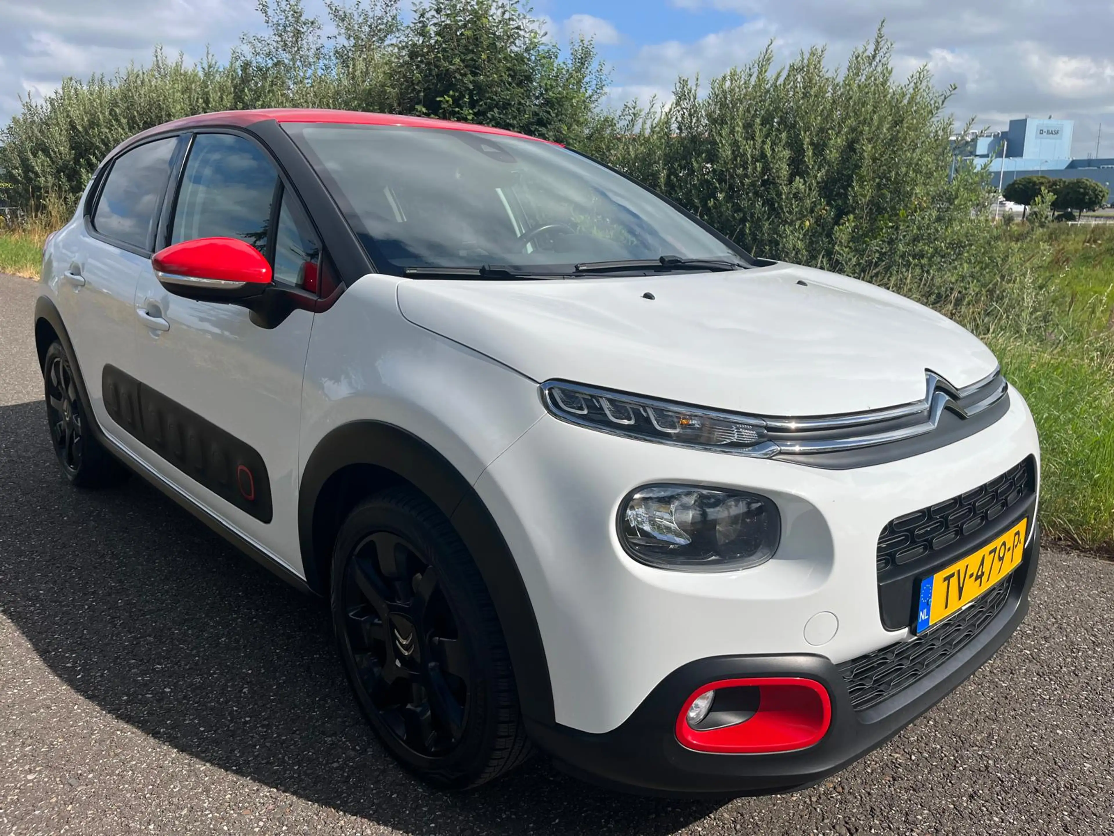 Citroen C3 1.2 PureTech S&S Shine — photo 2
