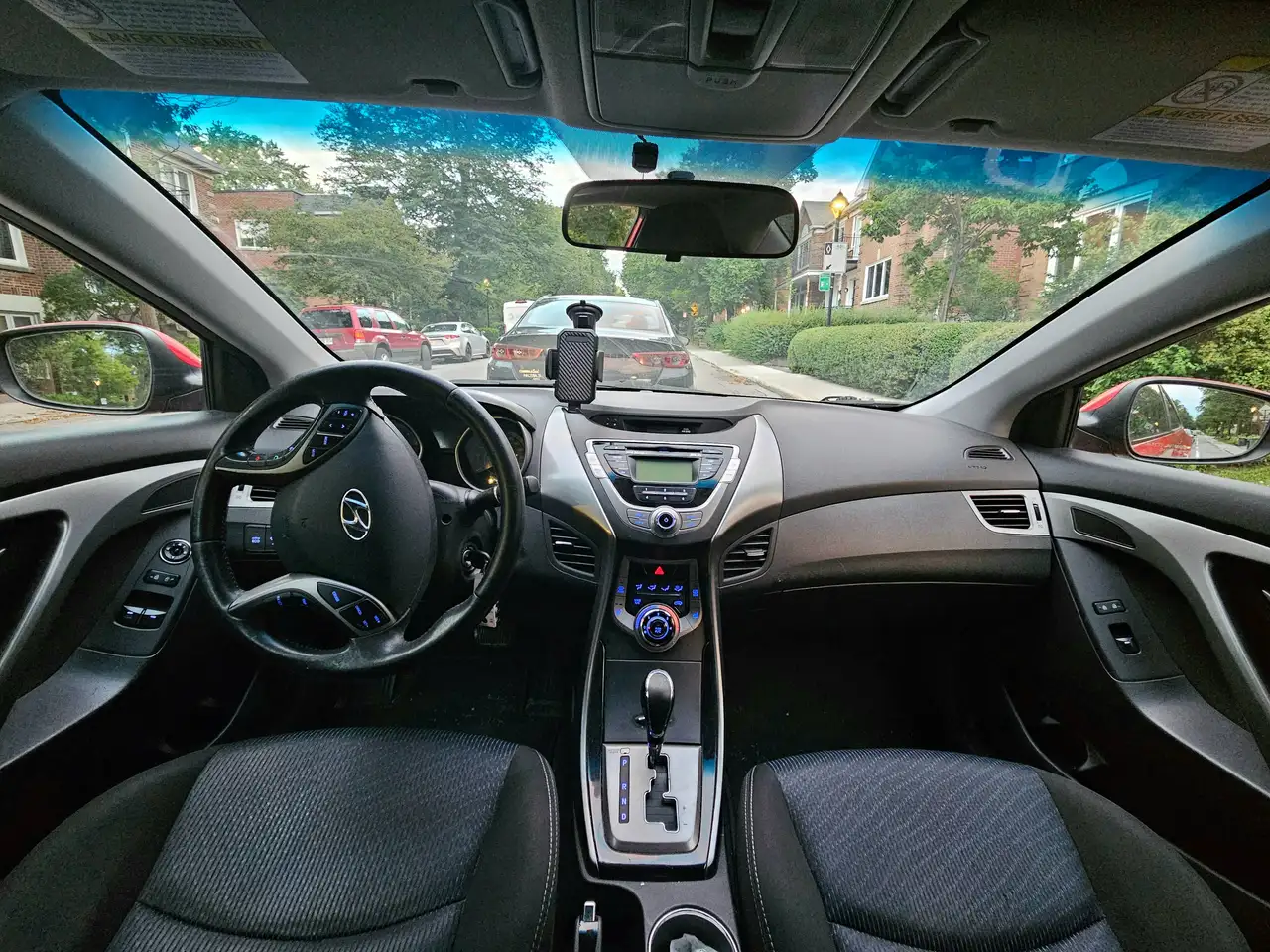 Hyundai ELANTRA снимка Hyundai ELANTRA