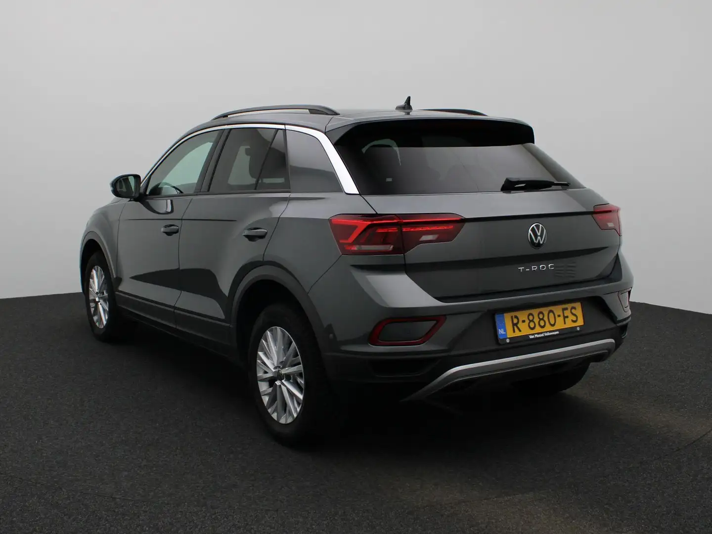 Volkswagen T-Roc 1.0 TSI Life 110 PK | Airco | Navigatie | Apple Ca Grijs - 2