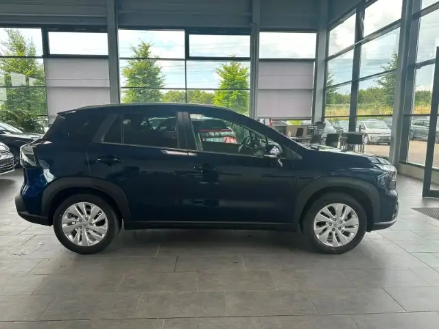 Suzuki SX4 S-Cross view 4