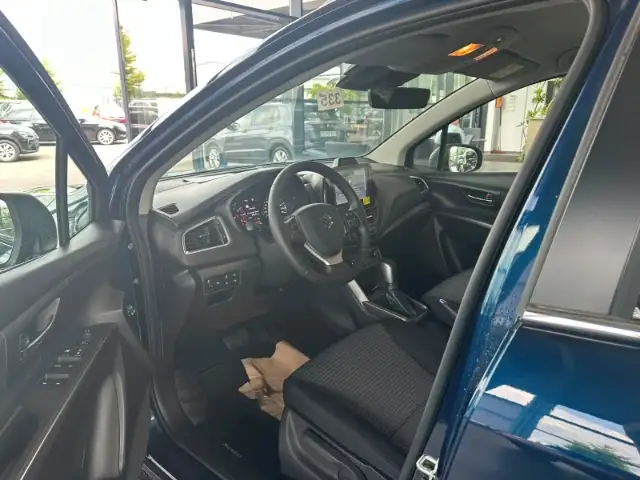 Suzuki SX4 S-Cross view 9