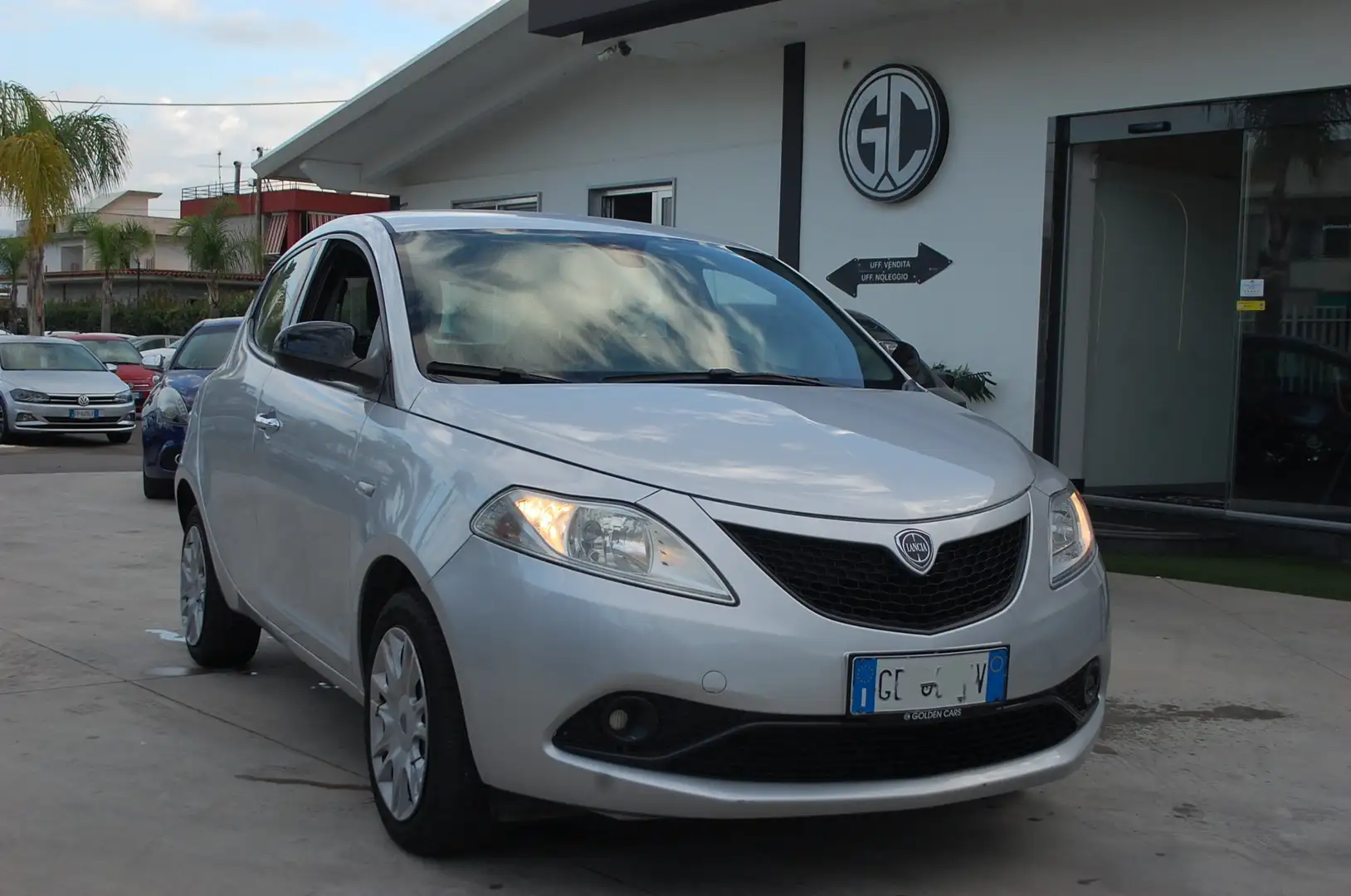 Lancia Ypsilon 1.0 firefly 70CV hybrid Gold S&S Uff Italy USB Argent - 1