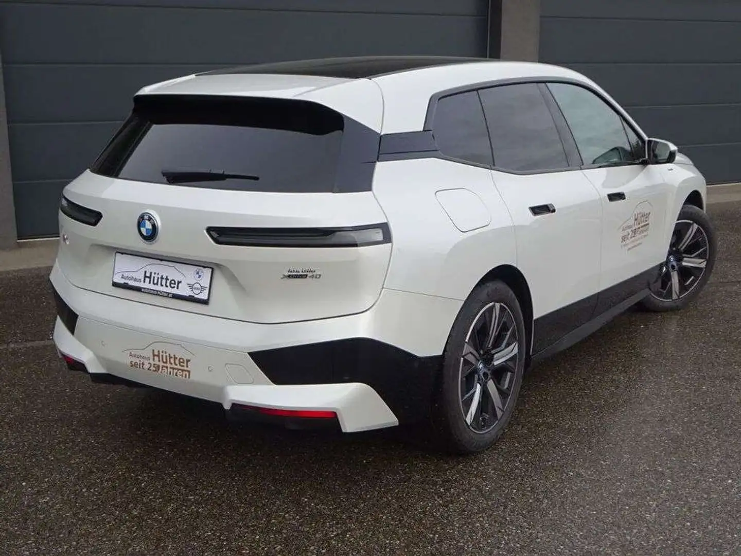 BMW iX 40 xDrive Sport Ultimate, HUD, ACC, AHK, Pano Weiß - 2