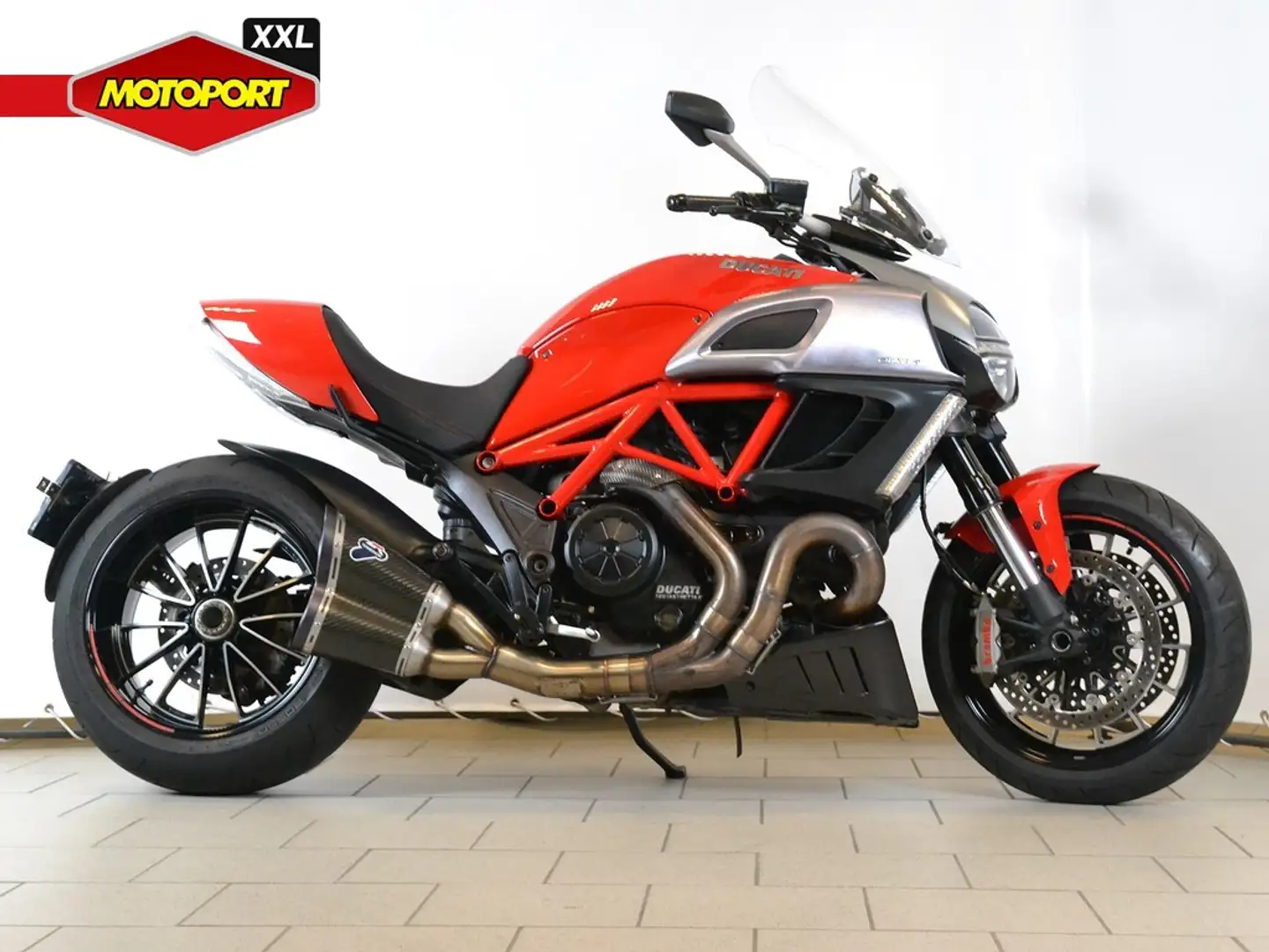 Ducati Diavel Czerwony - 1