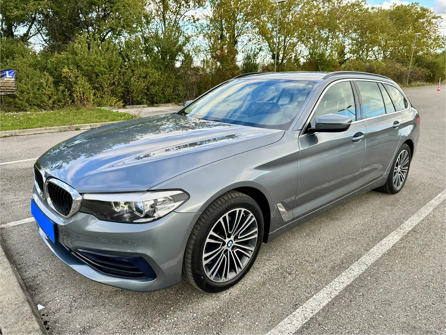 BMW 520 520d xDrive Touring Aut. Grau - 1