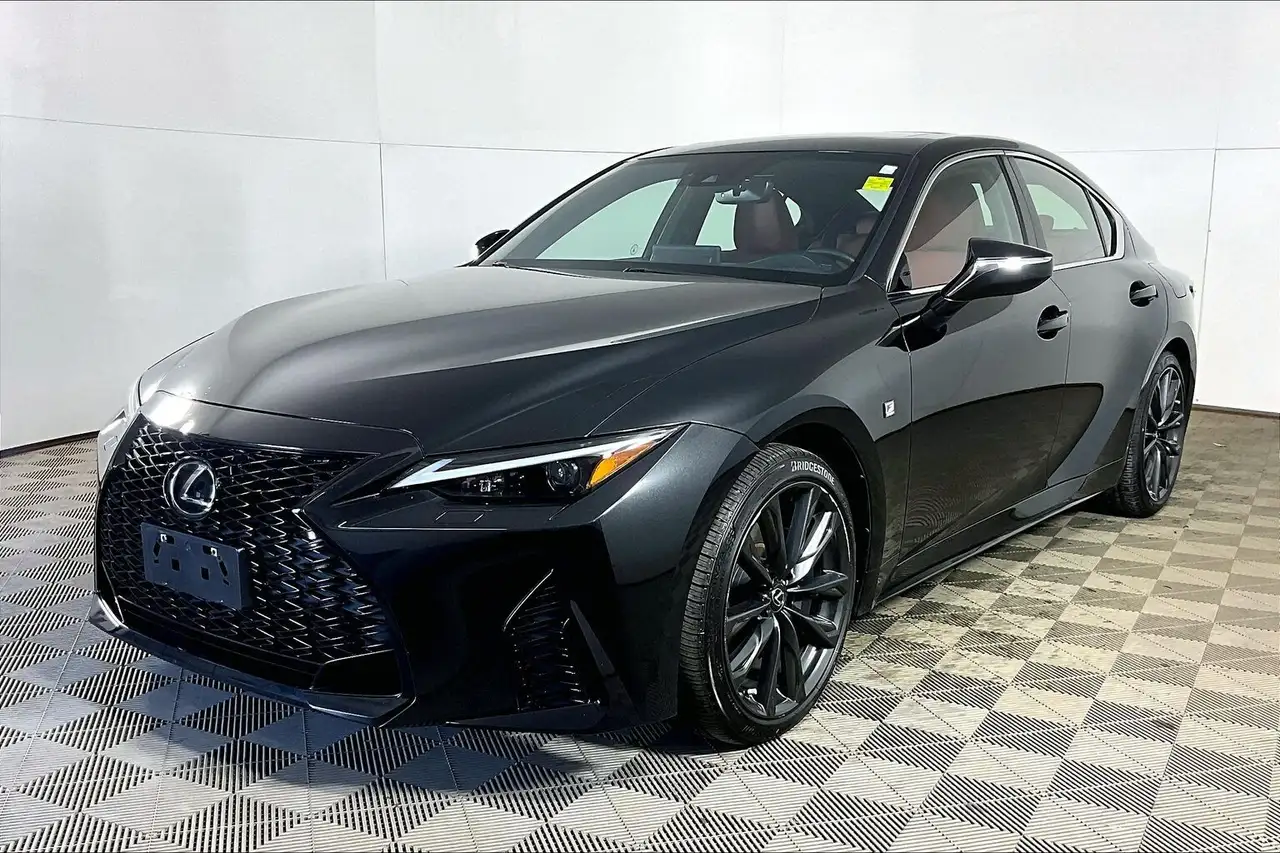 2023 Lexus IS