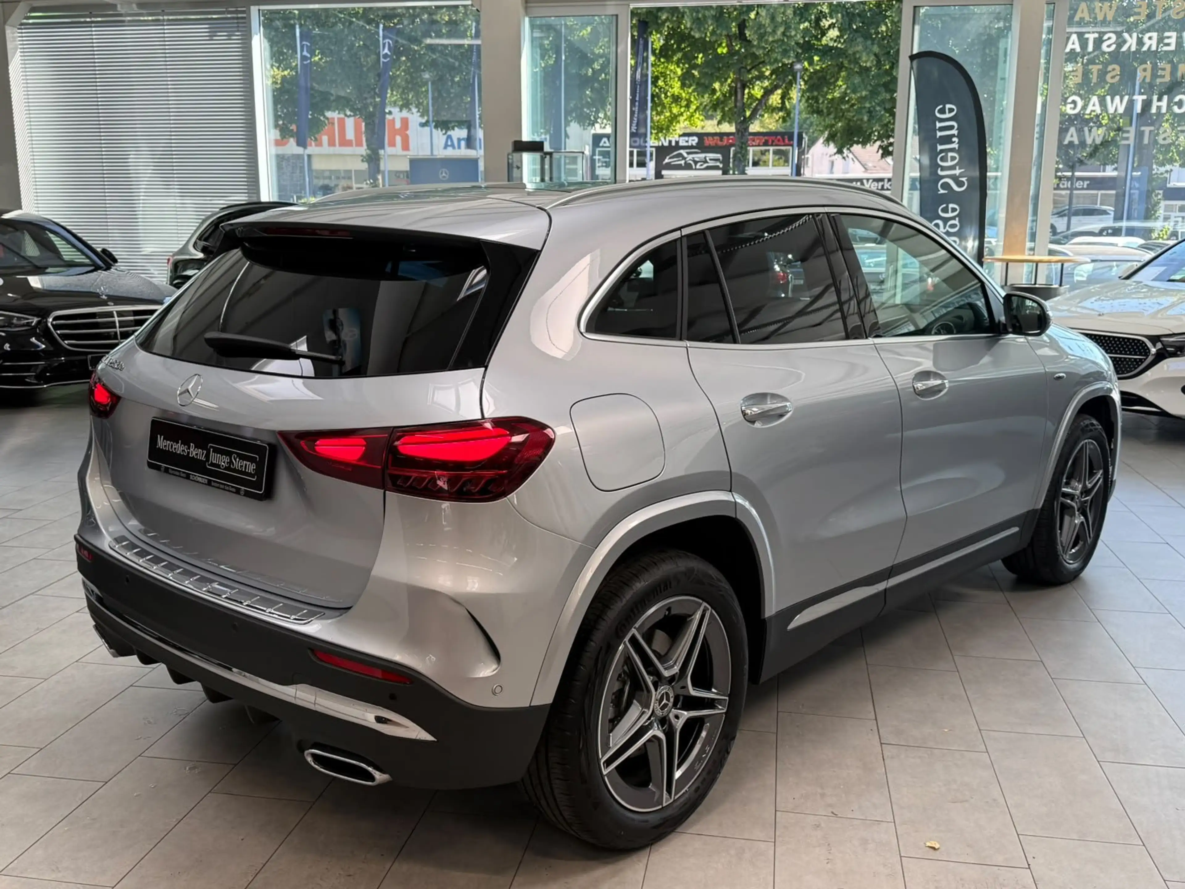 Mercedes-Benz GLA 250 e AMG+PANO+MBEAM+HUD+MEMORY+360°+KEYLESS — photo 8
