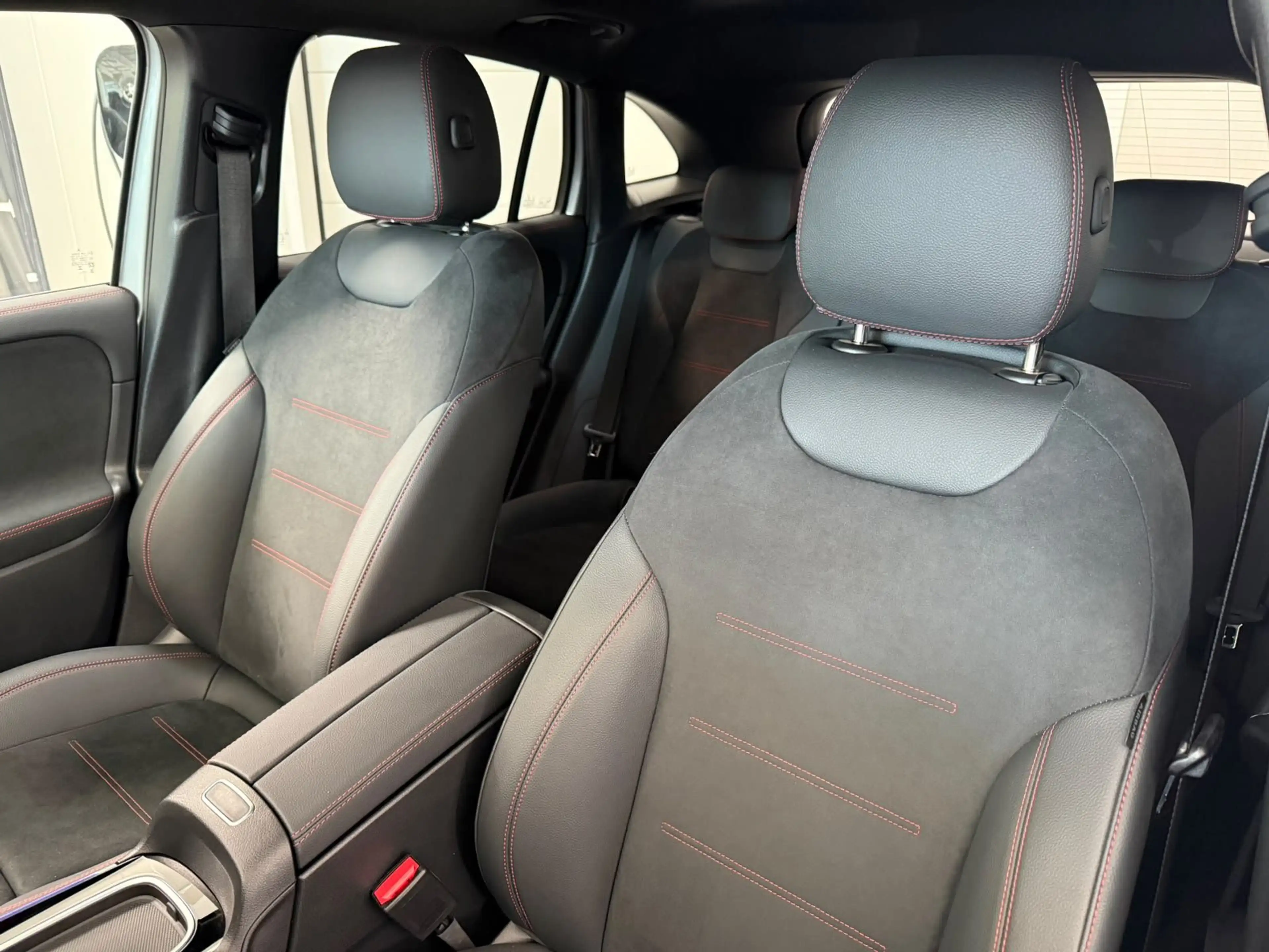 Mercedes-Benz GLA 250 e AMG+PANO+MBEAM+HUD+MEMORY+360°+KEYLESS — photo 14